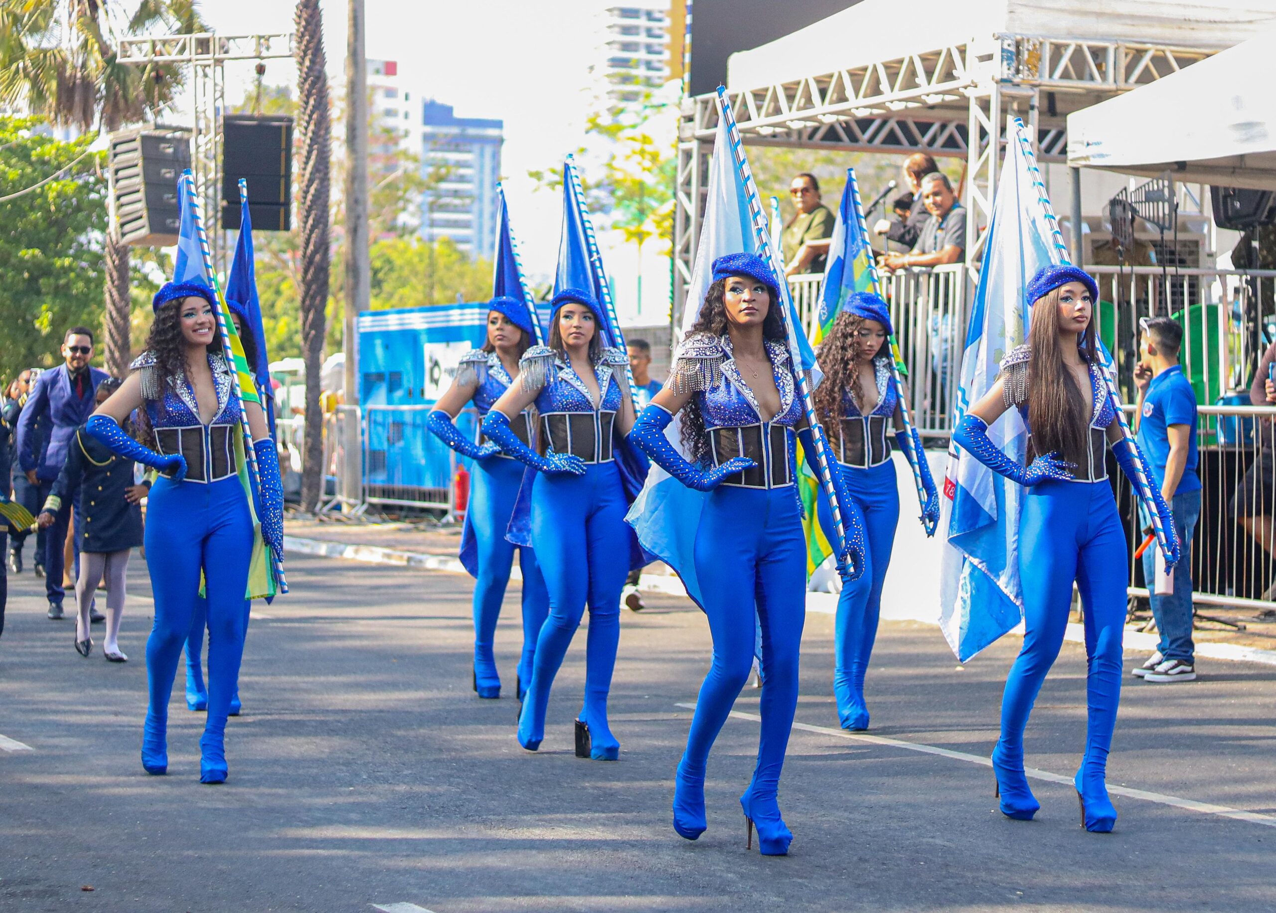 Escolas da rede estadual participam do Desfile Cívico de 7 de Setembro na avenida Marechal Castelo Branco