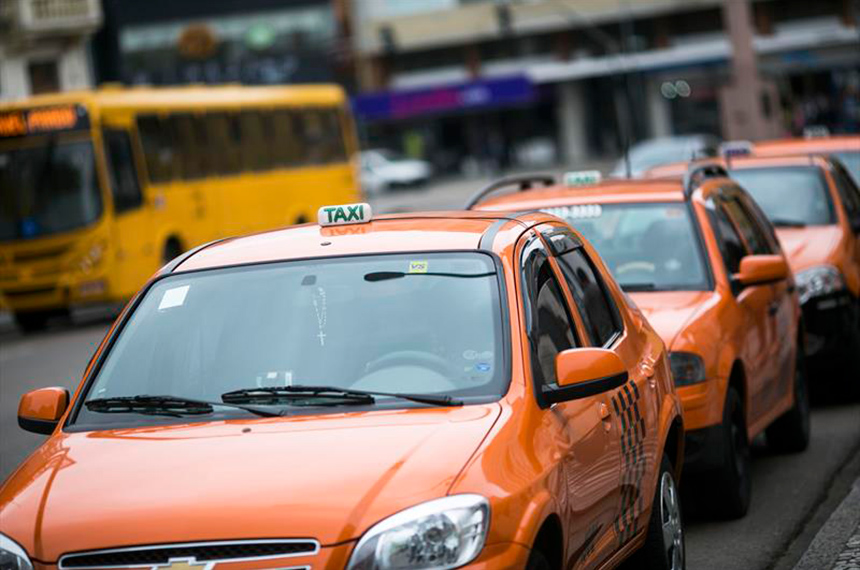 Transferência de licença de taxista está na pauta da CCJ nesta quarta