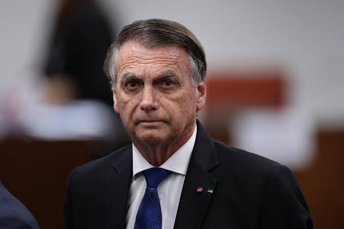 HISTÓRICO DE ATLETA: Bolsonaro passa mal e é levado para hospital em Brasília