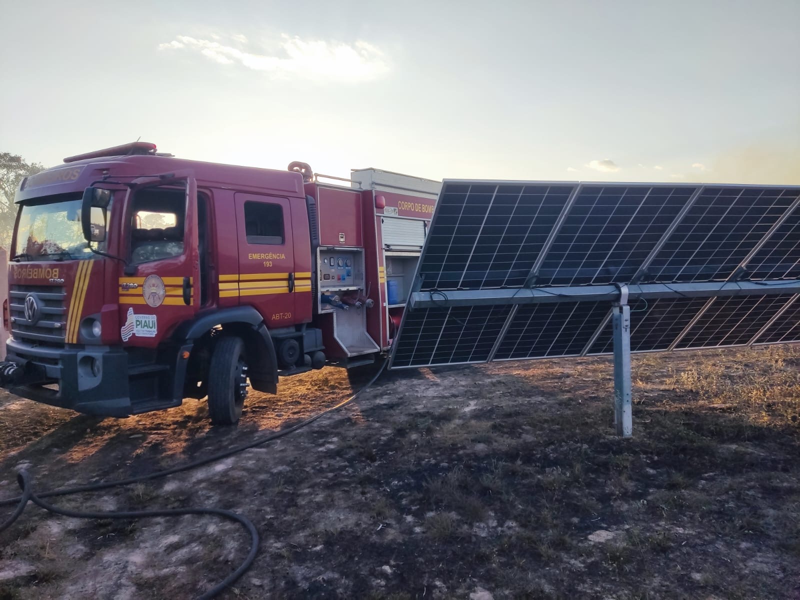 Corpo de Bombeiros controlam três incêndios simultâneos em Teresina, Campo Maior e Parnaíba
