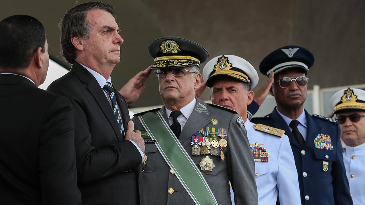 ABANDONADO: Militares pedem que Bolsonaro não seja preso em quartel