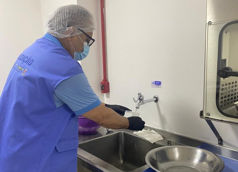 Vigilância Sanitária realiza coleta de amostras de água em clínica de oncologia de Teresina