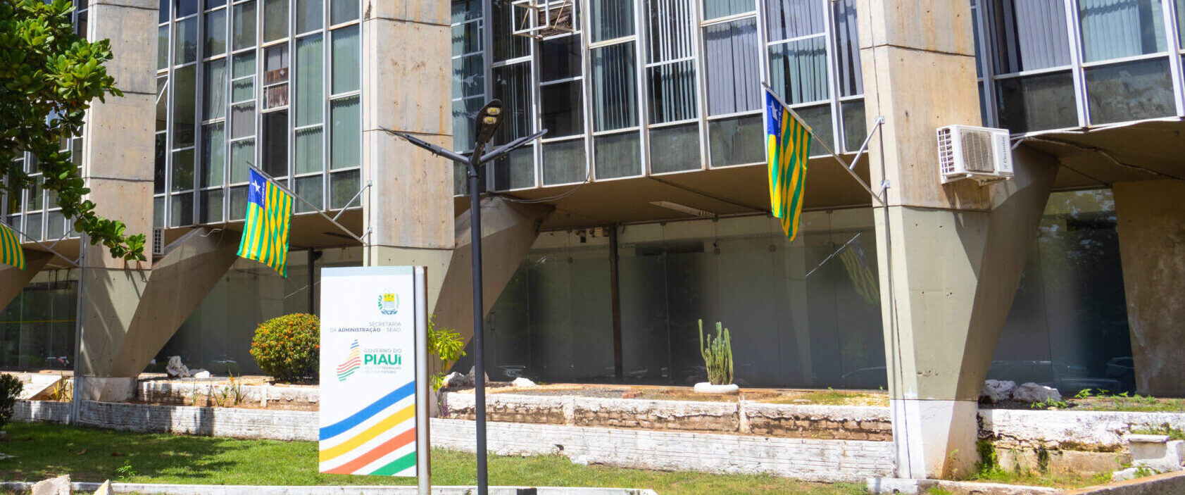 Governo do Estado nomeia seis novos analistas governamentais aprovados em concurso público