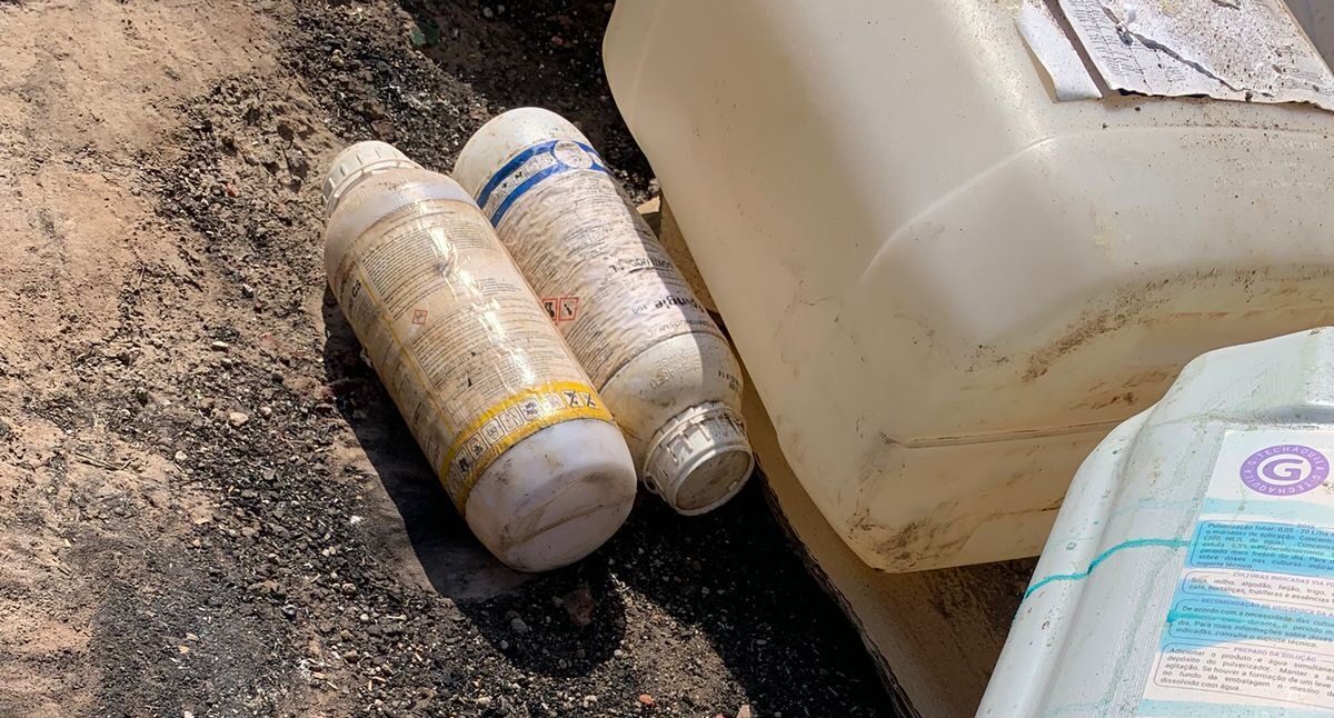 Adapi autua fazenda em Cocal por descarte irregular de embalagens de agrotóxicos
