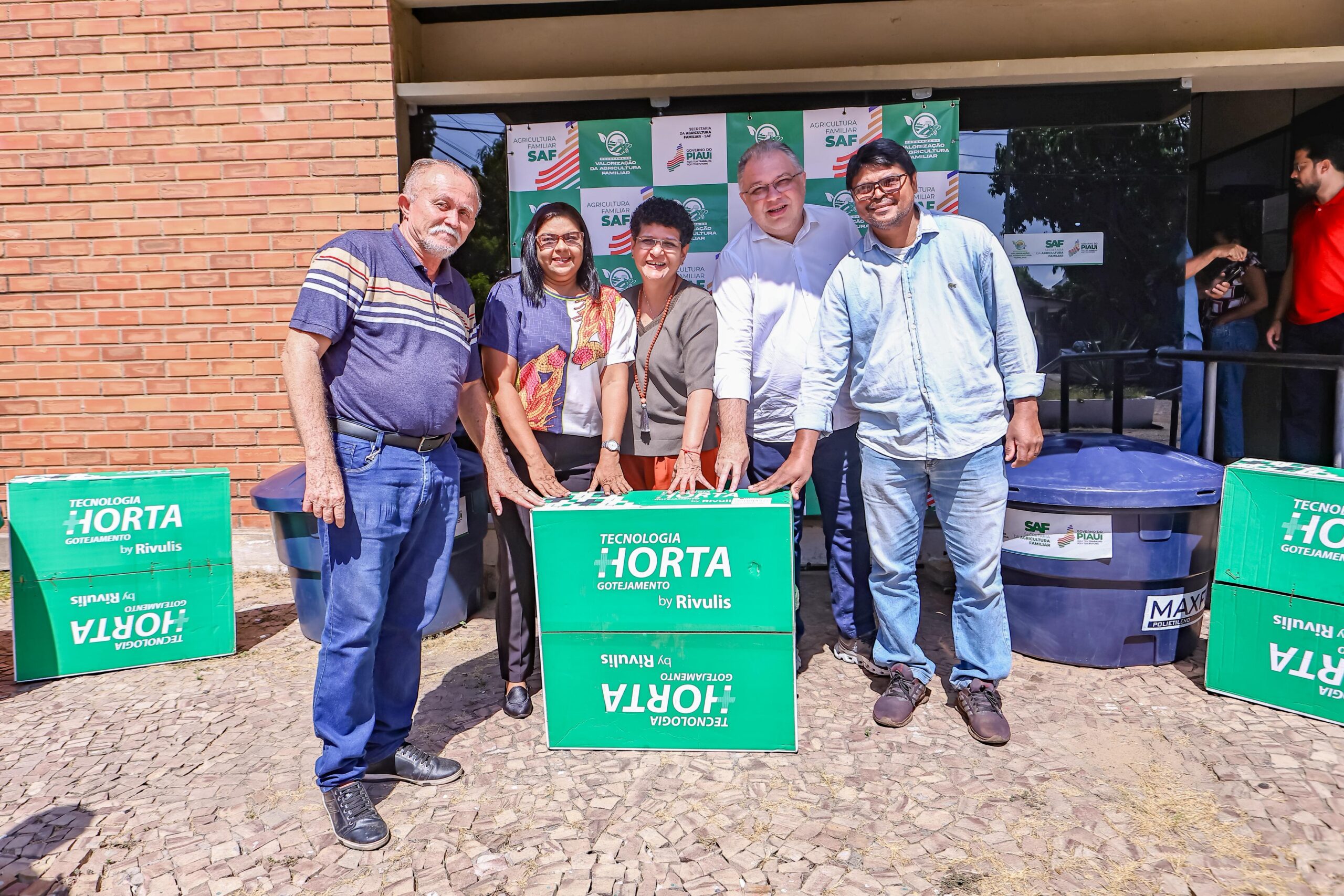 Com investimento de R$ 1,8 milhão, SAF entrega kits de irrigação a agricultores familiares de Teresina e Santa Cruz do Piauí