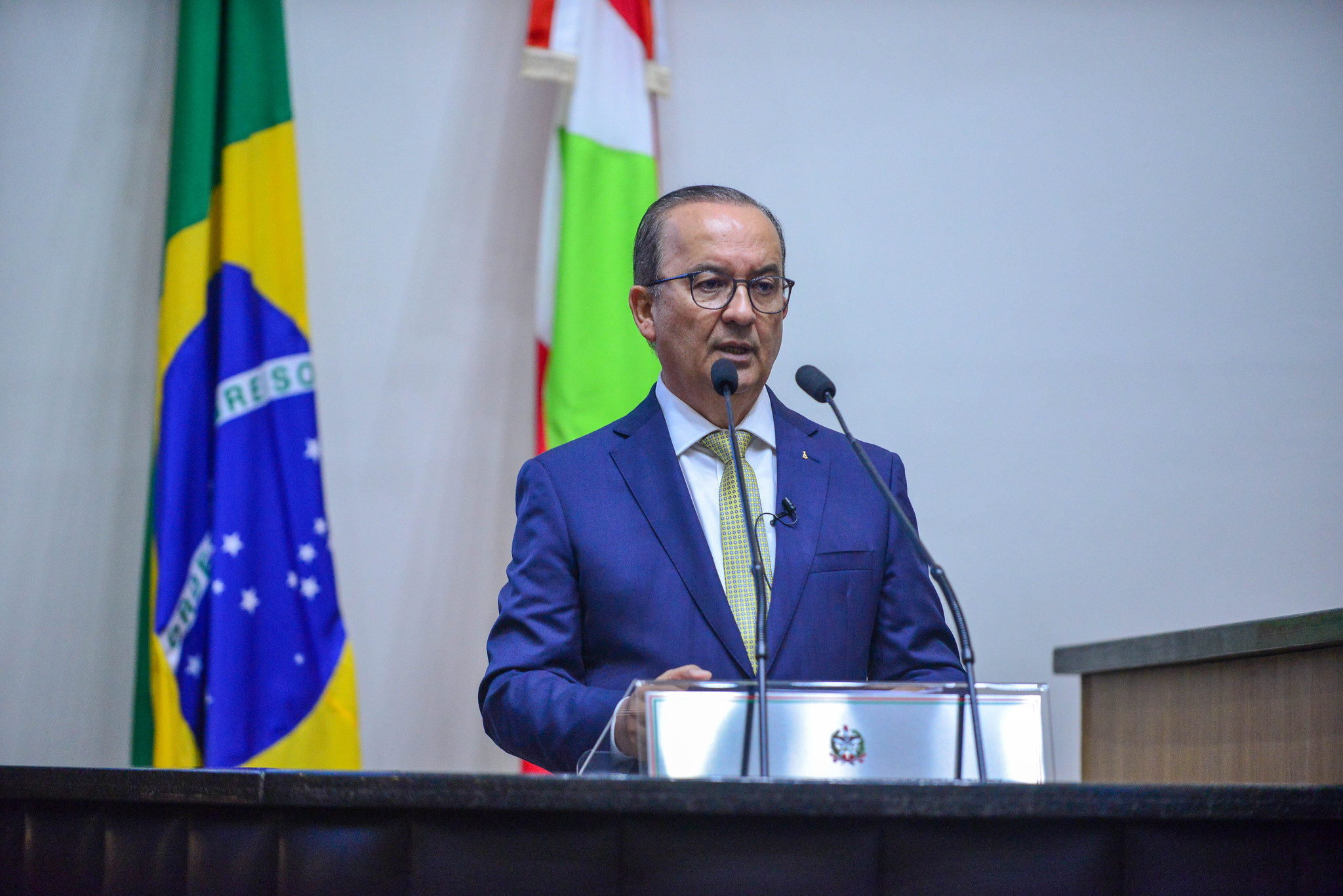 Criminosos ameaçam matar governador com “faca afiada"