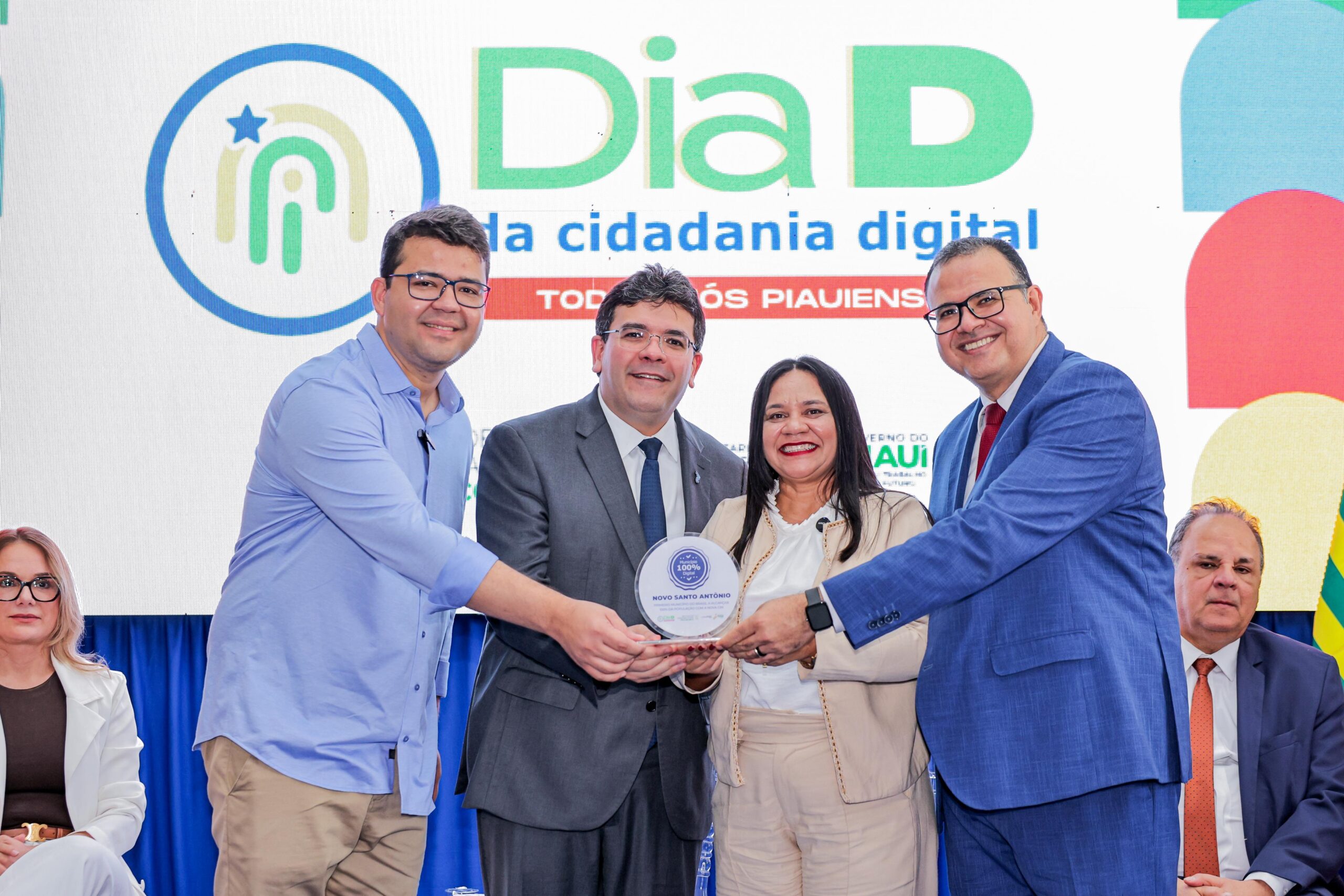 Governo firma acordo com 12 municípios para ampliar emissão da CIN e reconhece Novo Santo Antônio como 100% digital