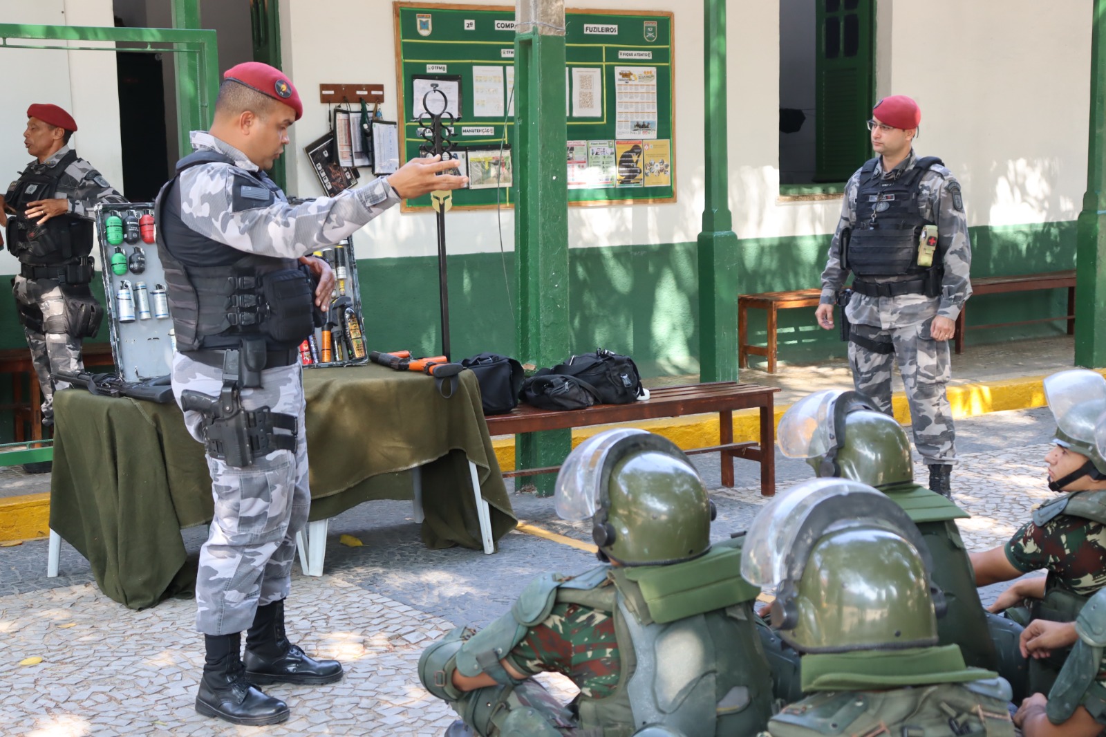 Polícia Militar do Piauí realiza instrução com militares do Exército Brasileiro em Teresina
