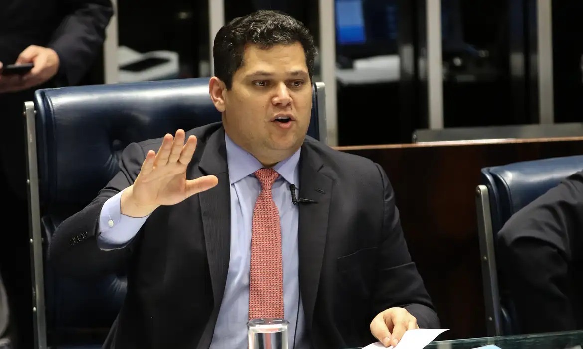 Crise na Amprev acirra tensão política em torno de Alcolumbre