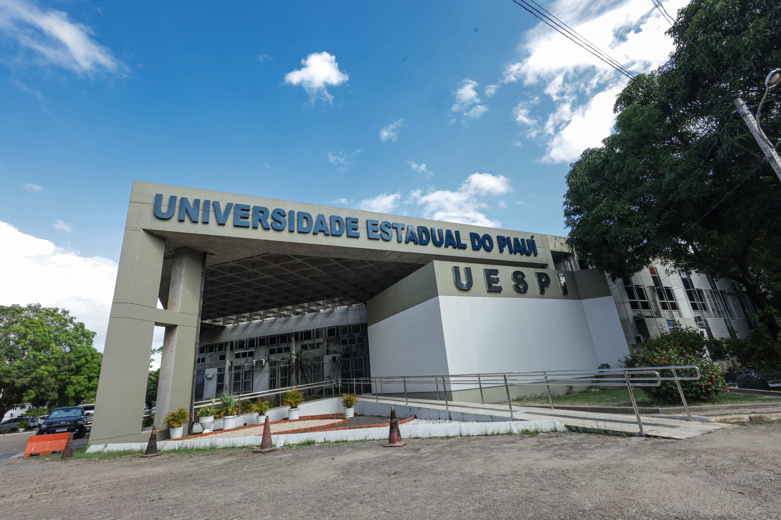 Uespi e Fapepi firmam parceria para concessão de bolsas de extensão a professores nesta terça (23)