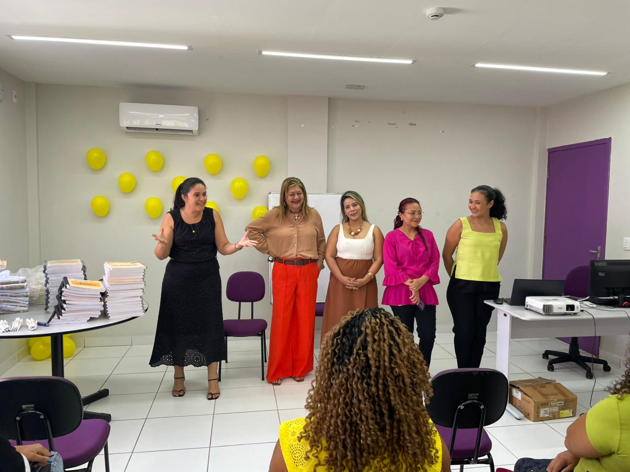 Casa da Mulher Brasileira promove aula inaugural do Curso Profissionalizante de Maquiagem