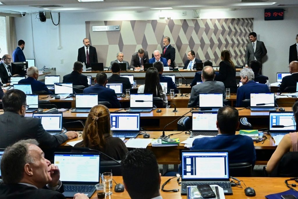CCJ do Senado rejeita PEC da Blindagem por unanimidade