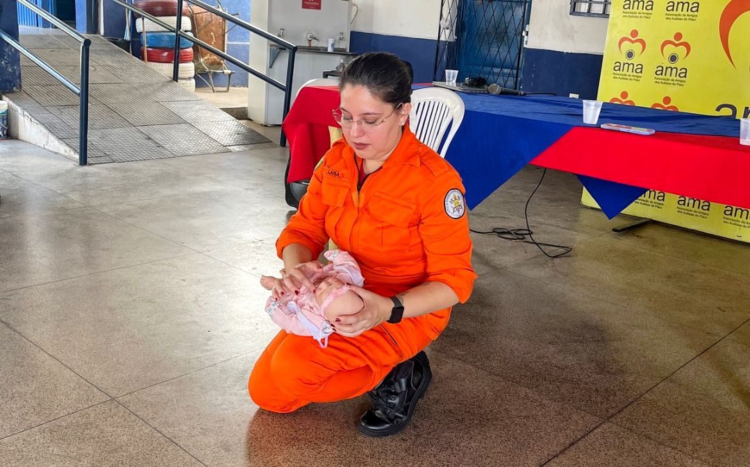 Defesa Civil e Corpo de Bombeiros realizam capacitação em primeiros socorros na AMA