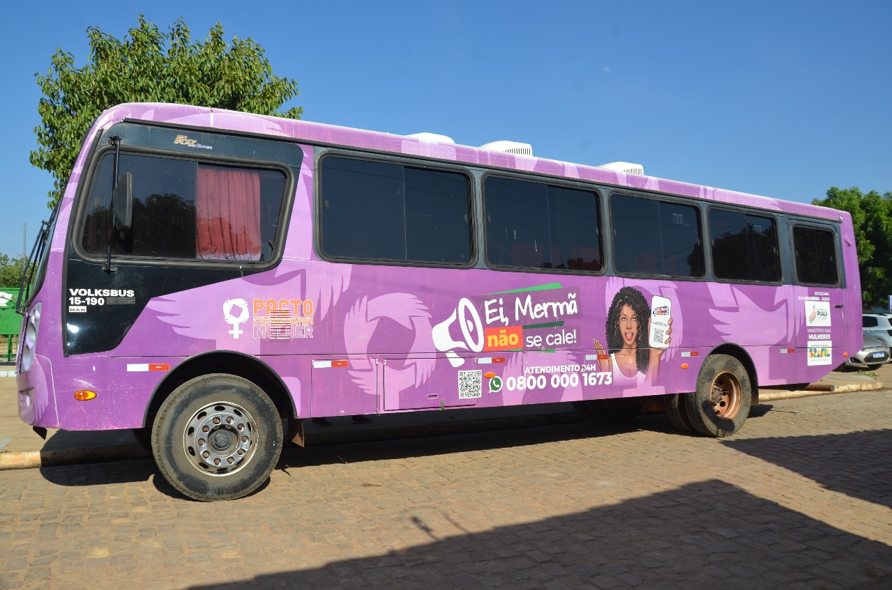 Ônibus Lilás leva serviços de atendimento a mulheres em cinco municípios do Piauí