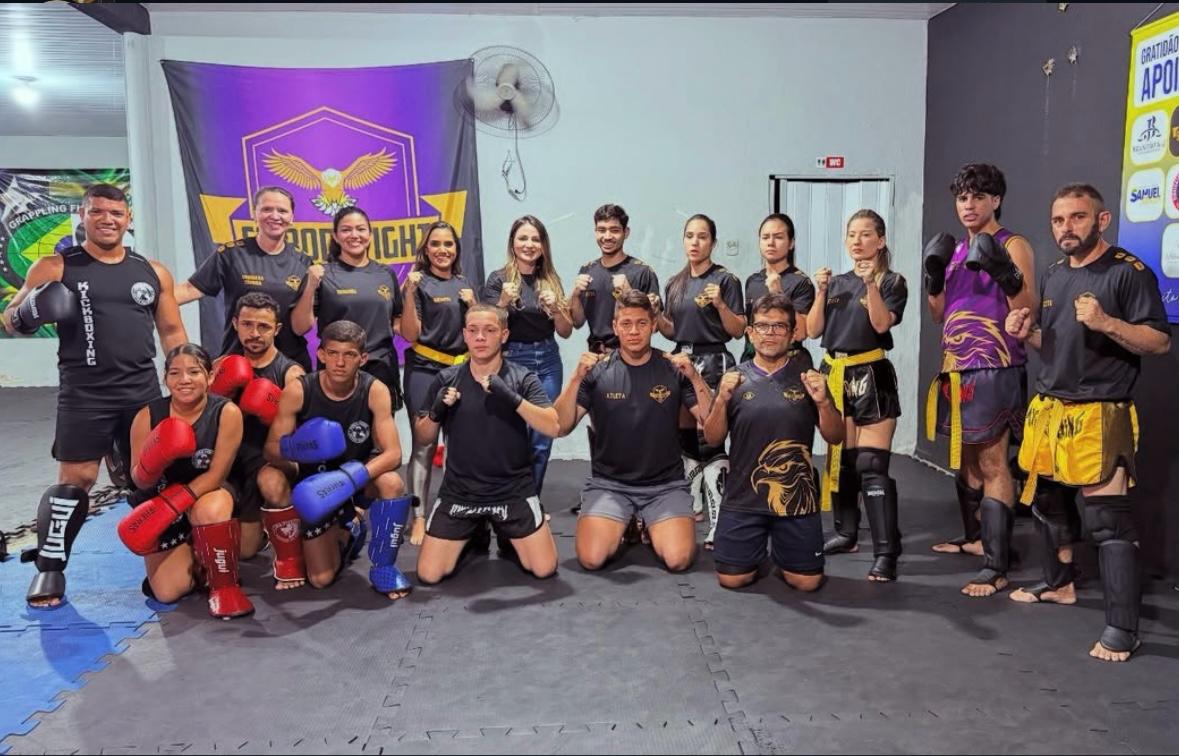 Secretária dos Esportes visita equipe medalhista de kickboxing e destaca incentivo aos atletas