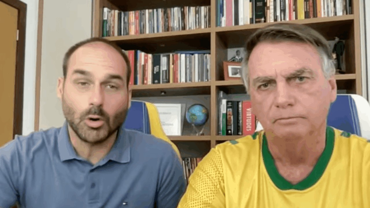 Eduardo Bolsonaro quer “matar” o pai, diz Merval Pereira