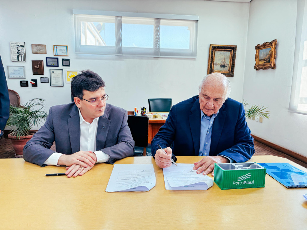Rafael Fonteles assina, em São Paulo, acordo para operação de cargas no Porto Piauí