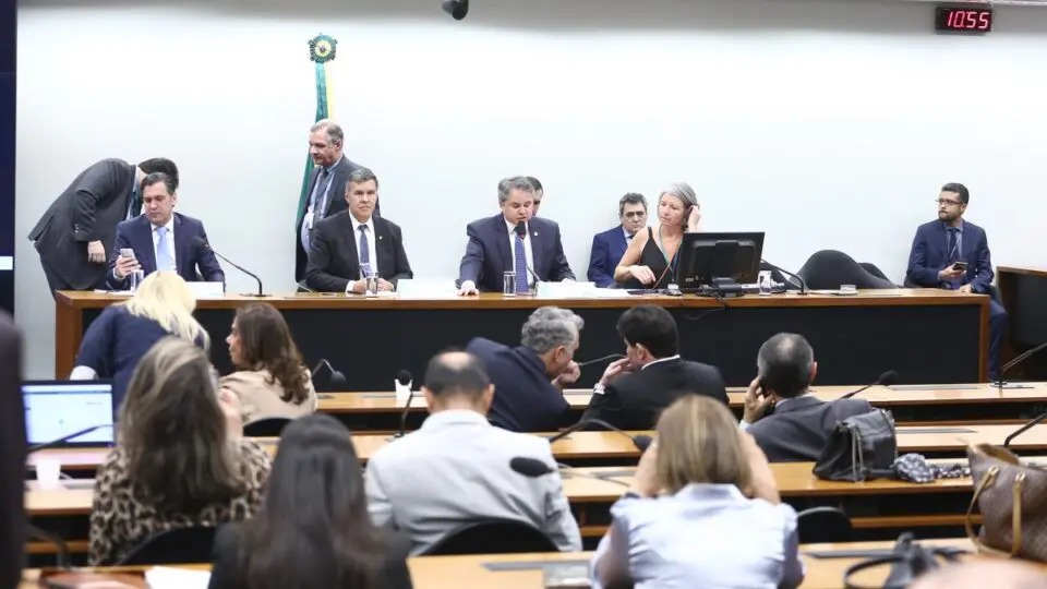 Congresso cobra austeridade, mas eleva Fundo Eleitoral a R$ 4,9 bi