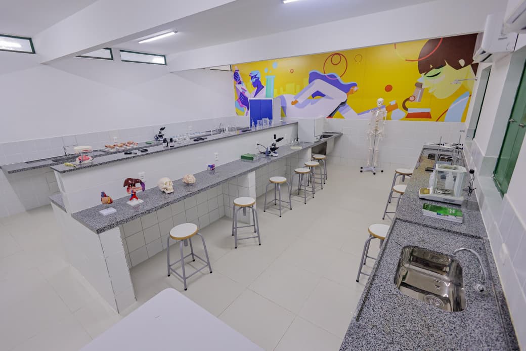 Com investimento de R$ 2,6 milhões, Governo do Piauí entrega modernização de escola no Centro de Teresina