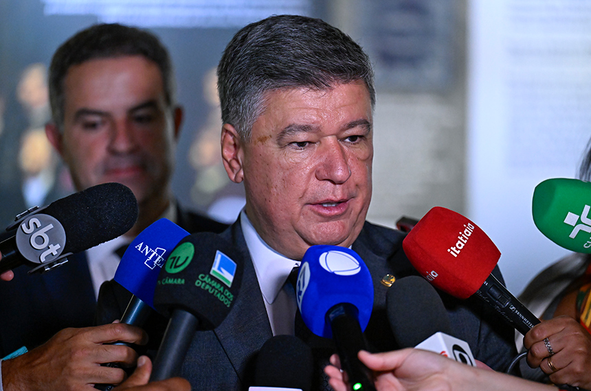 CPMI: Carlos Viana afirma que depoente não consegue explicar enriquecimento