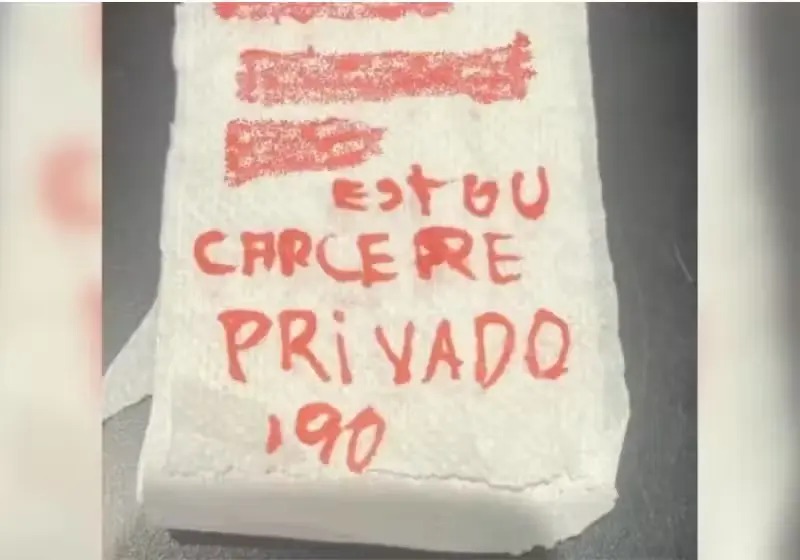 Mulher pede ajuda em papel higiênico e é resgatada de cárcere