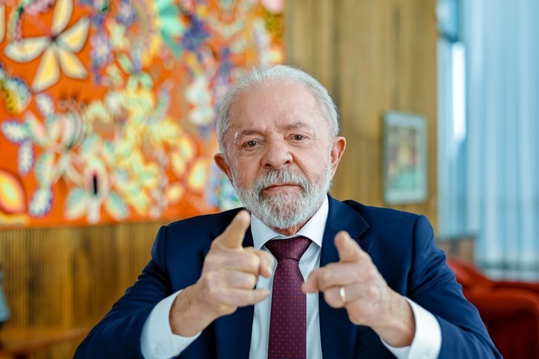 "Não vou implorar para nenhum partido estar comigo. Vai estar quem quiser", disse Lula