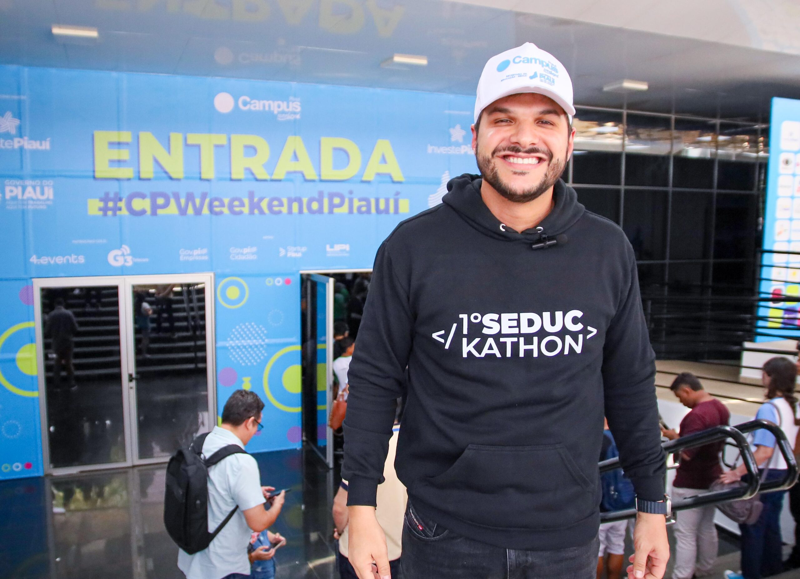 Seduc leva robótica, Inteligência Artificial e projetos de estudantes da rede pública à Campus Party Weekend Piauí 2025