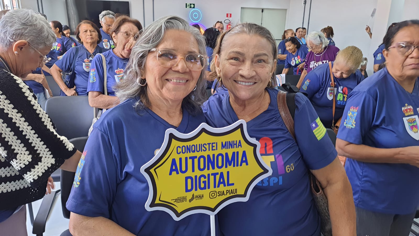Nova turma do CapacitIA ensina idosos a utilizar tecnologia com autonomia e segurança 