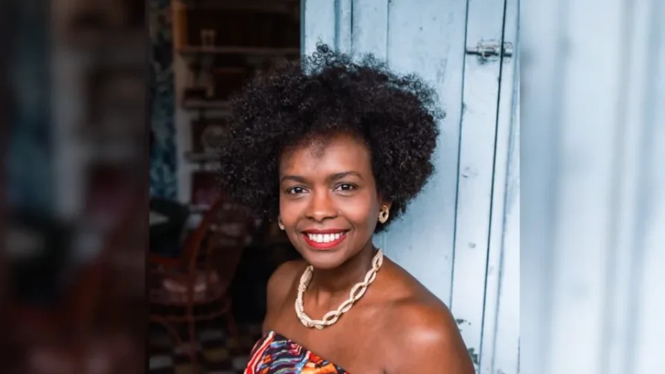Professora negra é aprovada em 1º lugar na USP e concurso é anulado