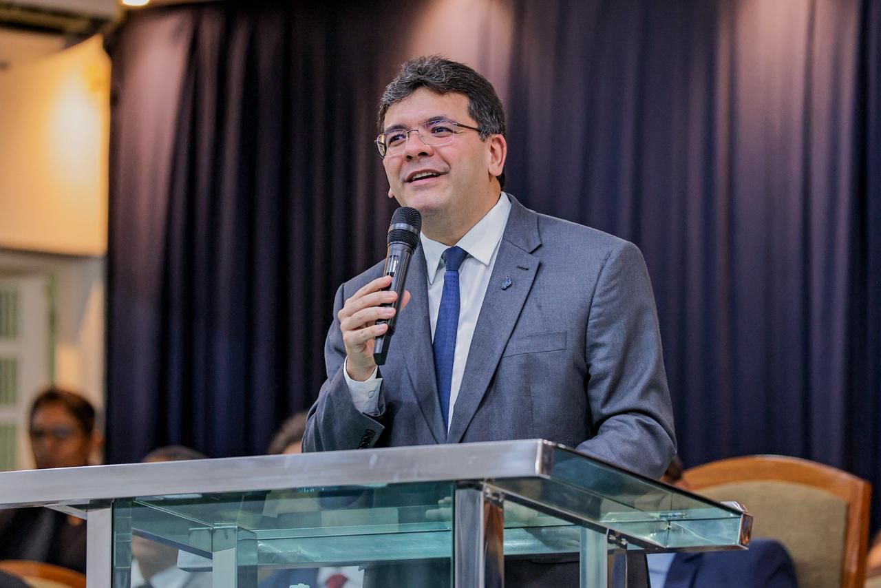 Rafael Fonteles participa de culto em ação de graças, abrindo programação do Dia do Piauí