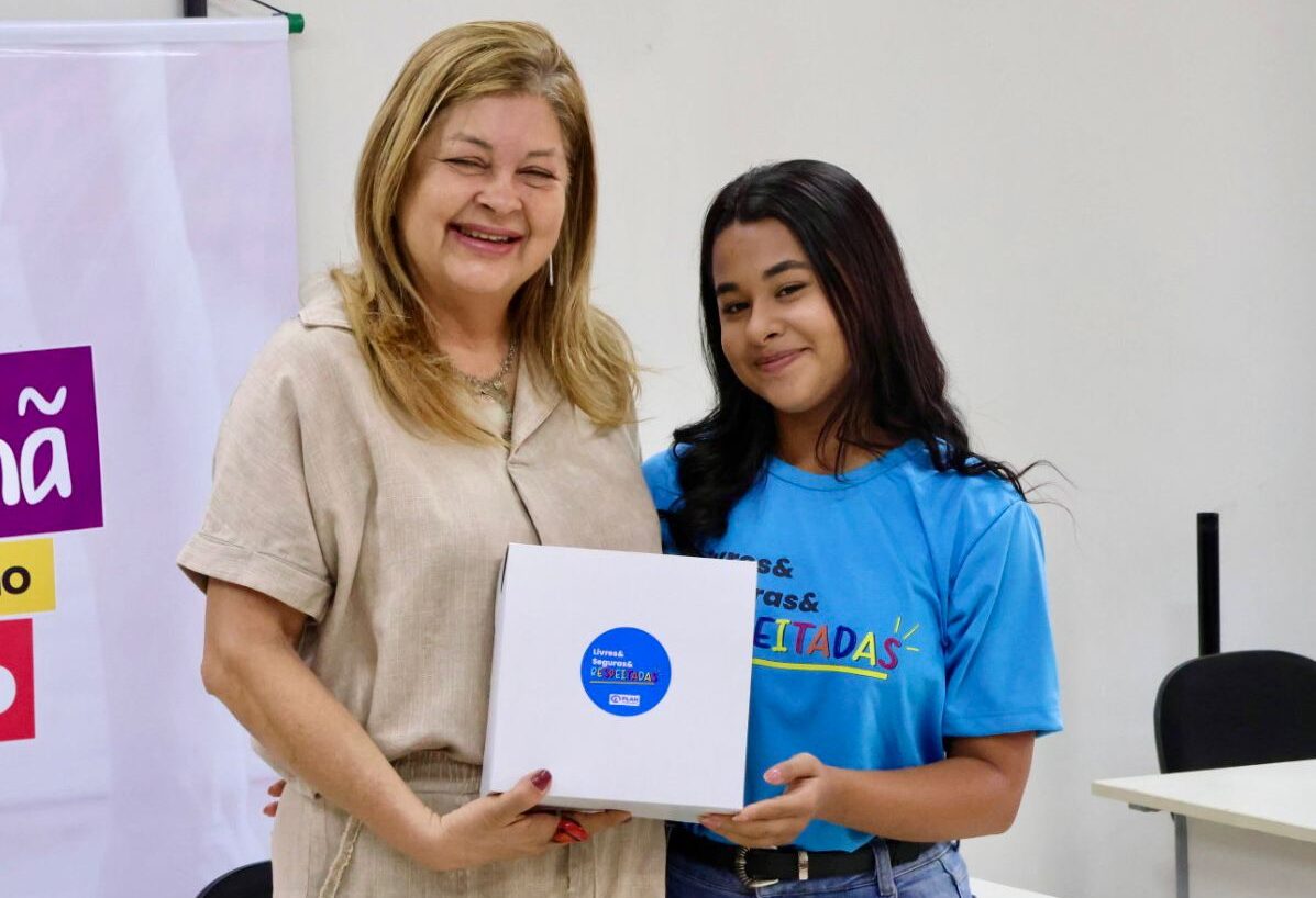 Jovem aprendiz assume simbolicamente o cargo de secretária das Mulheres do Piauí