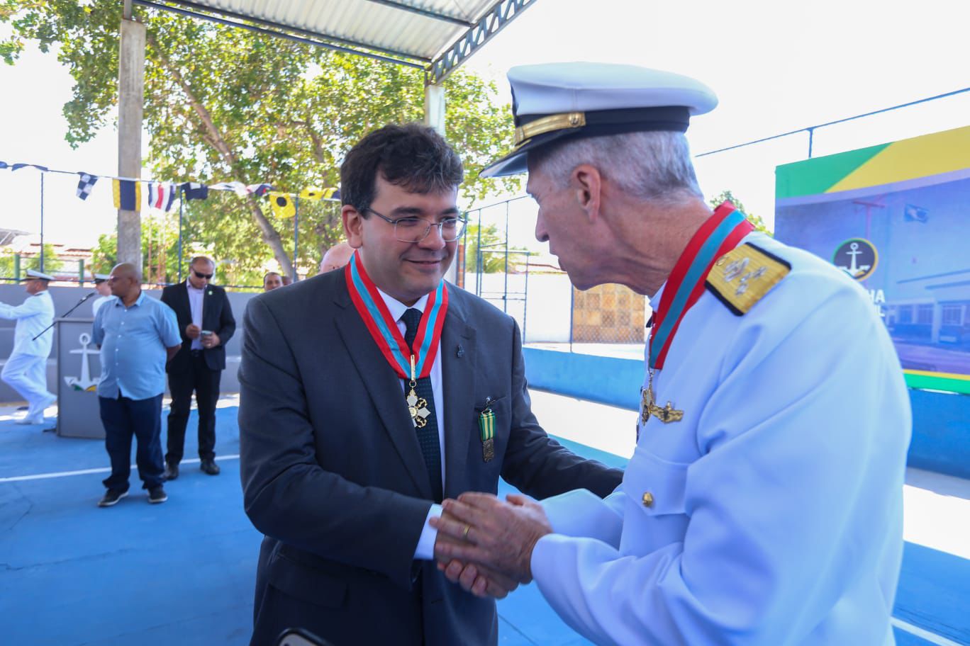 Rafael Fonteles é condecorado com a mais alta honraria da Marinha do Brasil