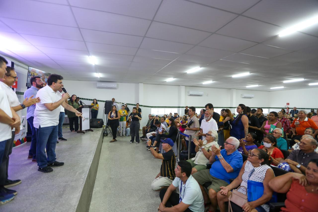 Casa Legal: Rafael Fonteles entrega mais de 400 registros de imóveis para famílias em Parnaíba