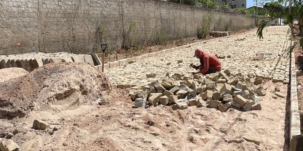 Idepi realiza pavimentação em paralelepípedo em Paquetá do Piauí