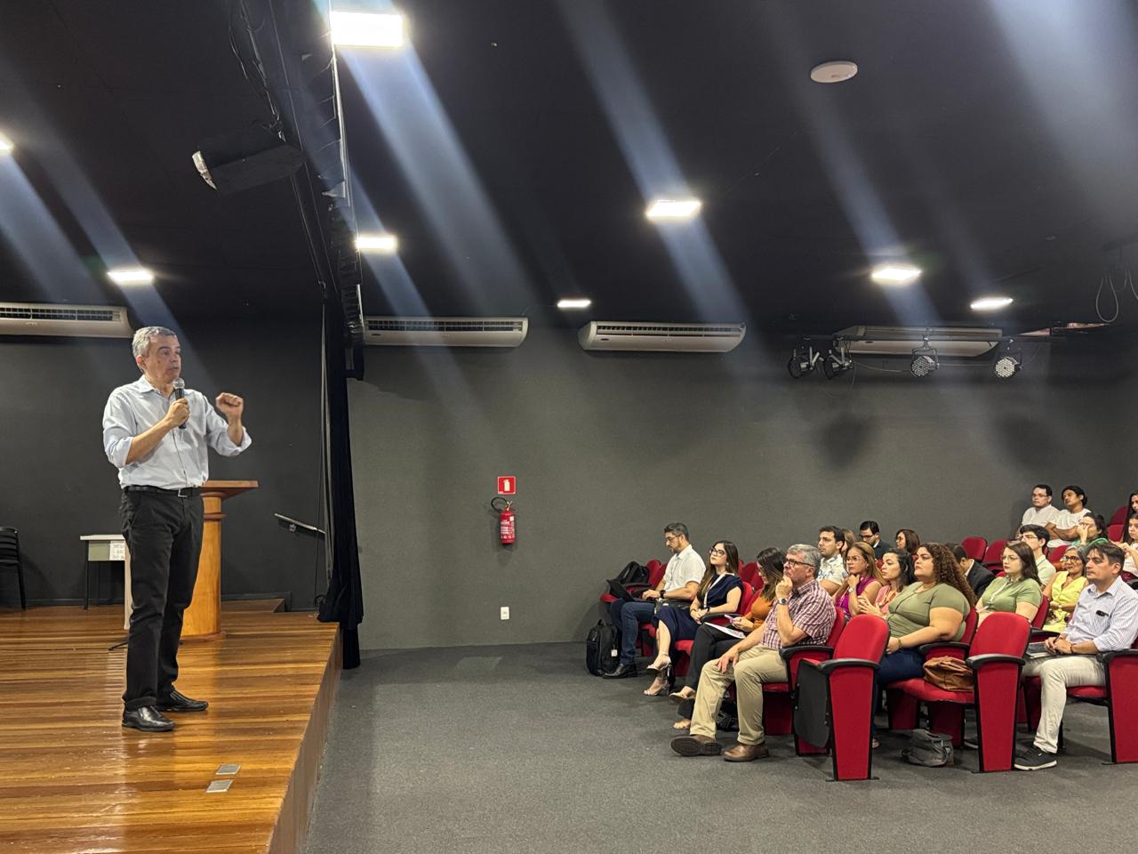 Curso sobre indicadores reuniu gestores municipais em aula inaugural