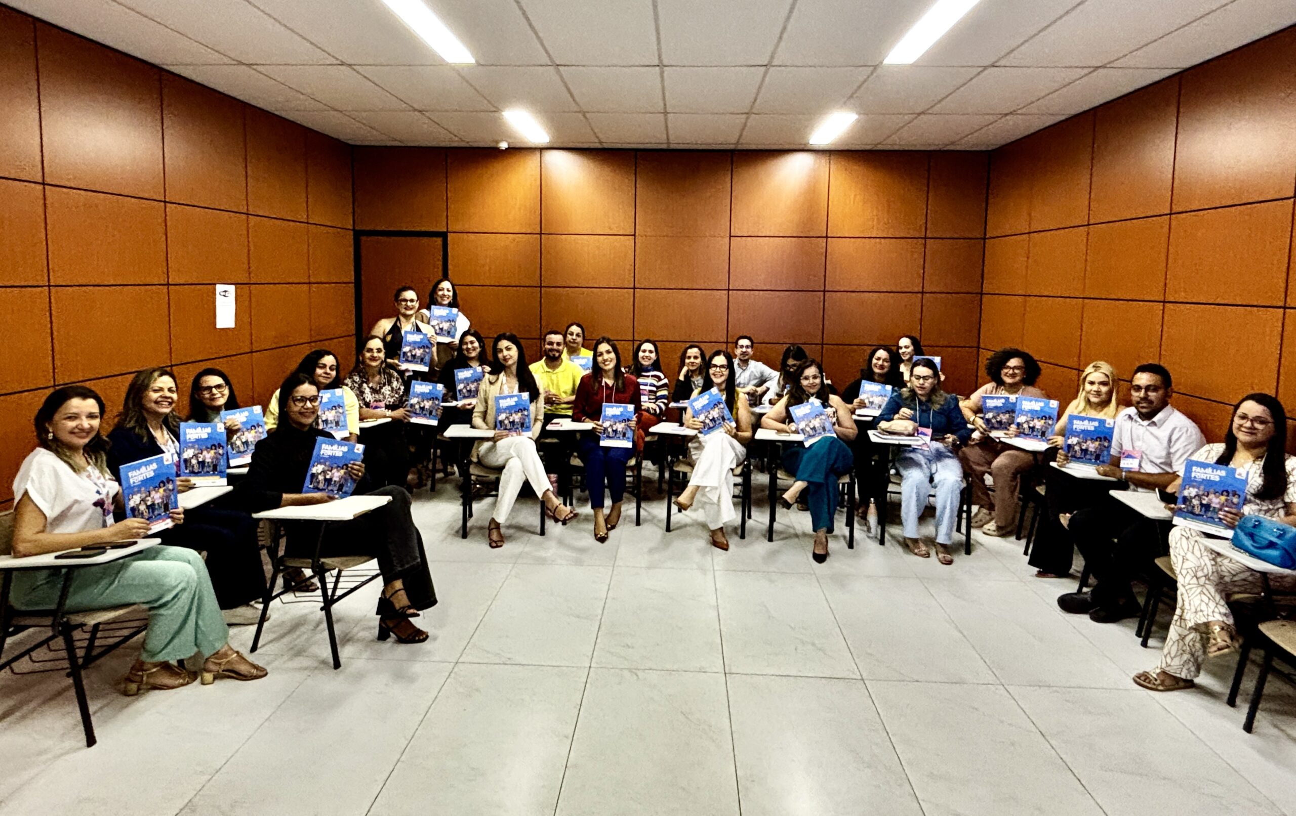 Cendfol realiza formação sobre a metodologia Famílias Fortes para profissionais da assistência social do Piauí