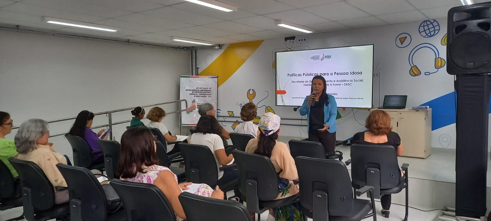 Idosos assistidos pela Sasc participam de curso sobre uso seguro e eficiente de tecnologias digitais
