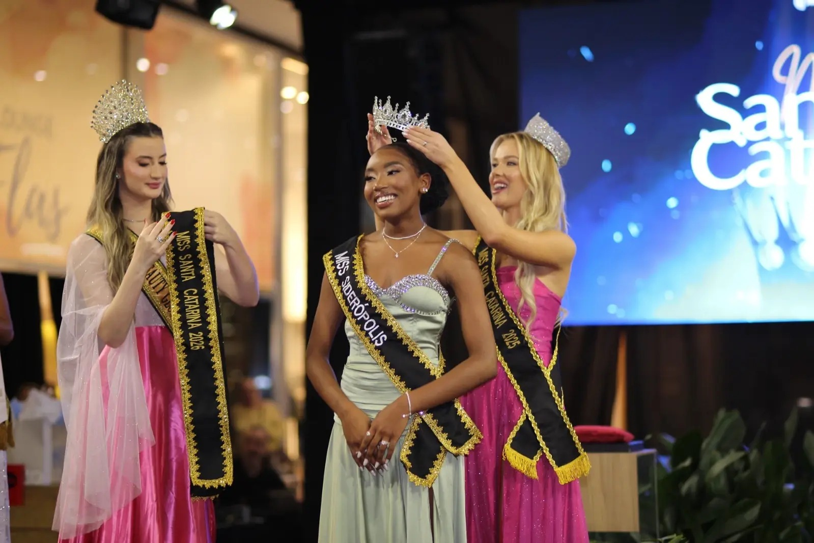 Miss sofre ataques racistas após coroação SC
