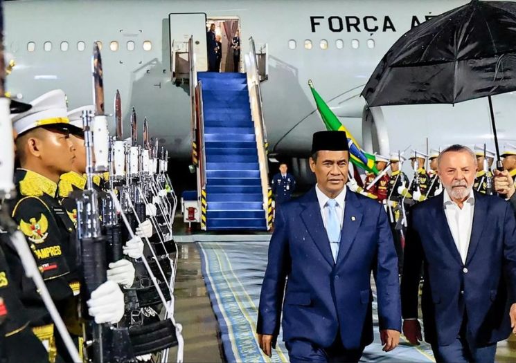 Lula inicia agenda estratégica na Ásia com chegada à Indonésia