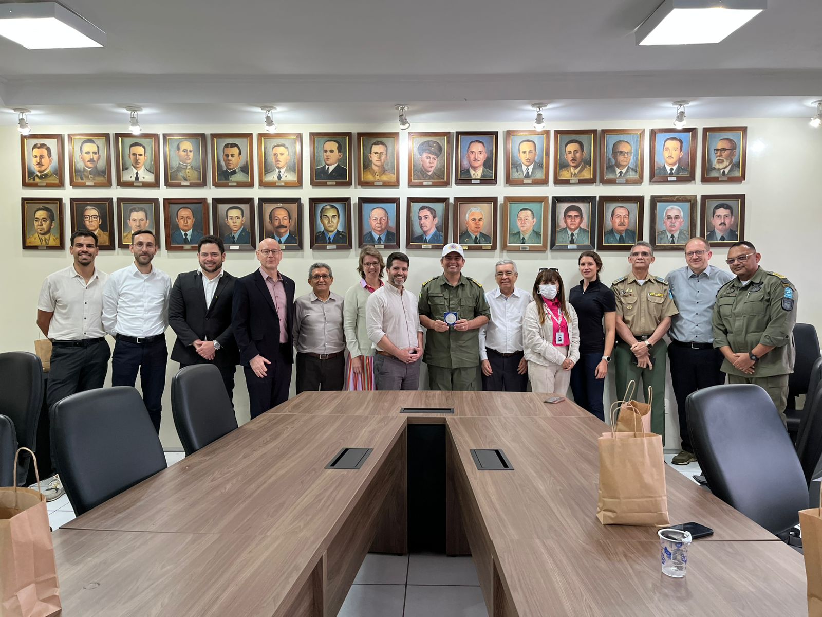 Polícia Militar do Piauí recebe equipe médica alemã para parceria em projeto de prevenção de acidentes