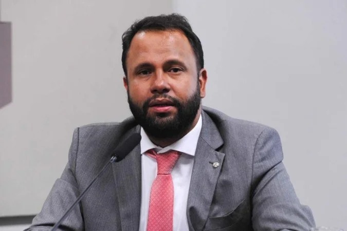 Bancada cristã na Câmara: “privilégio e exclusão”, diz Pastor Henrique Vieira