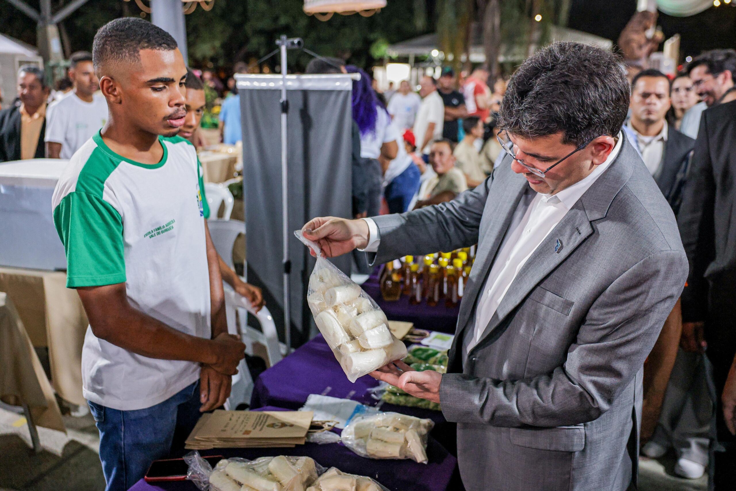 Rafael visita Feira da Agricultura Familiar e reafirma compromisso de investir R$ 1 bi no setor