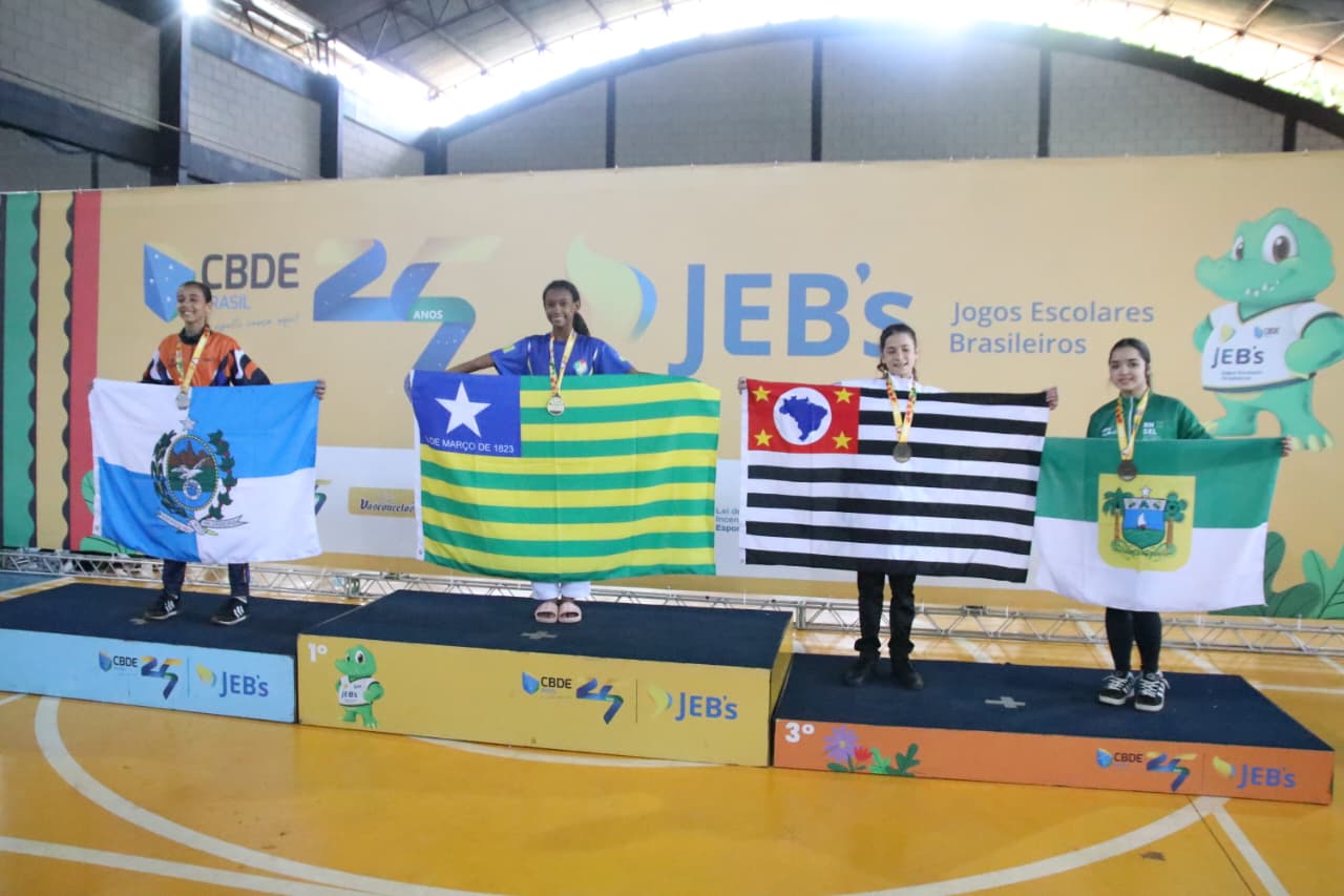 Estudante da rede estadual conquista ouro no karatê nos JEBs 2025