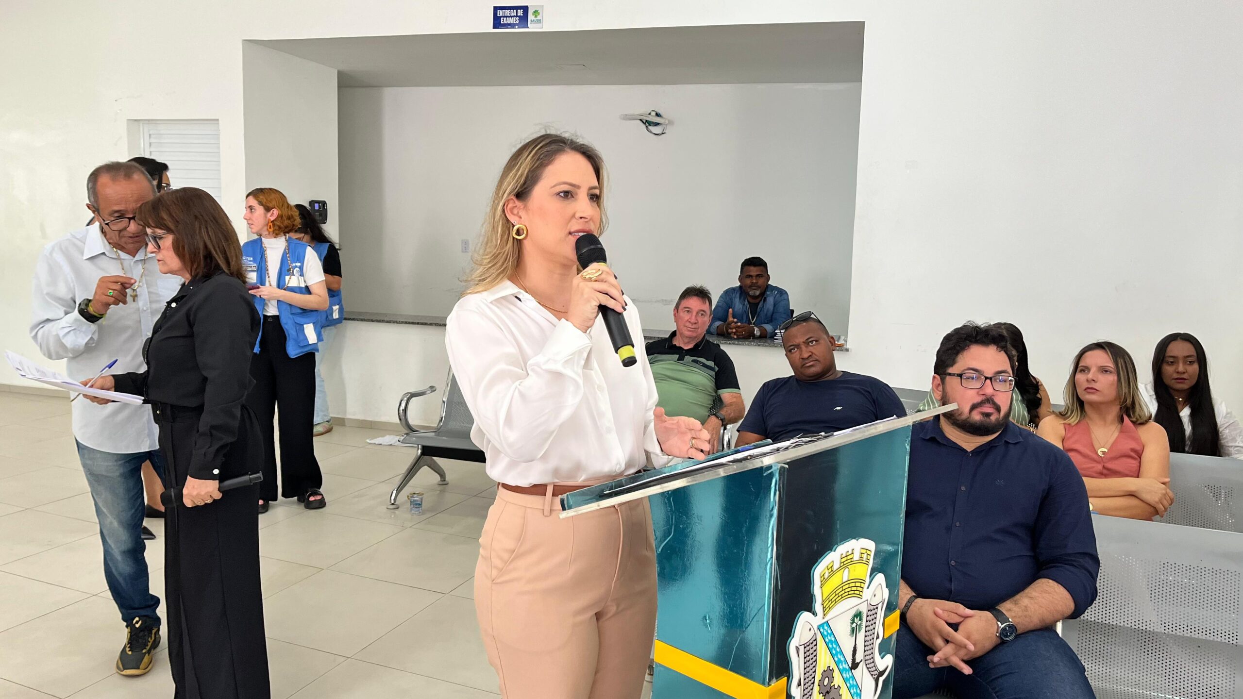 Carreta do programa “Agora Tem Especialistas” atenderá mais de mil mulheres em Floriano e região