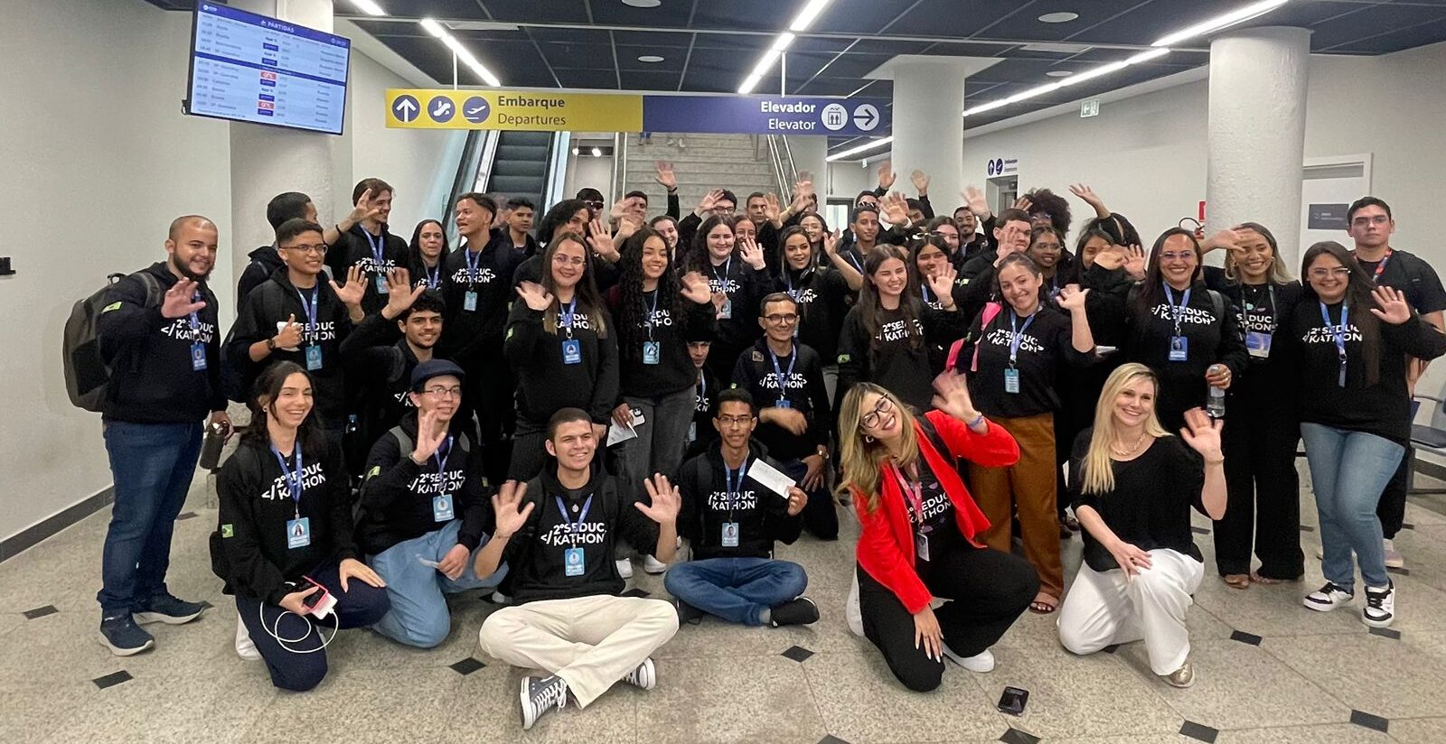 Estudantes e professores da rede estadual viajam até Recife para emissão de visto americano e curso de prototipagem