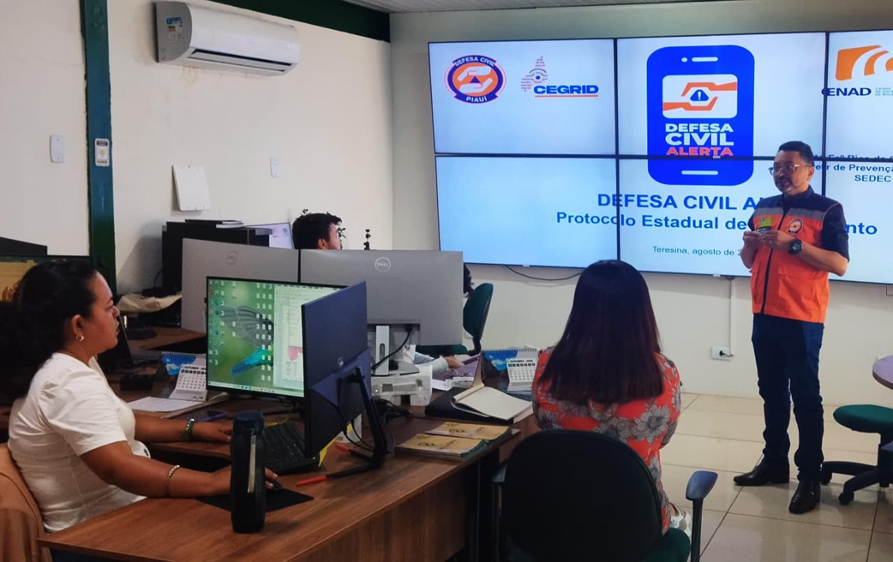 Reunião define protocolo para acionamento do sistema Defesa Civil Alerta