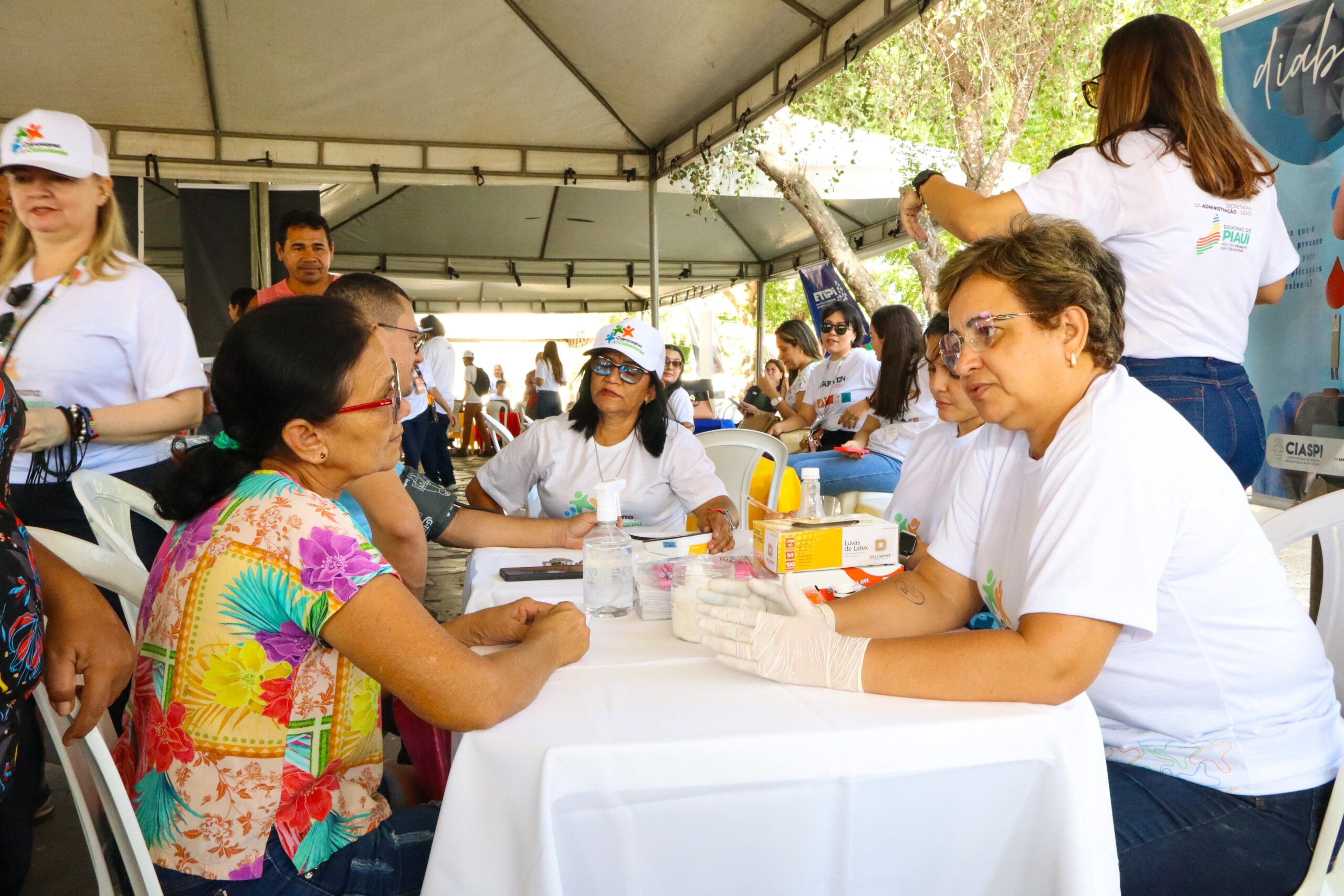 Caravana da Cidadania leva serviços gratuitos à população do povoado São Vicente de Cima, zona Rural de Teresina