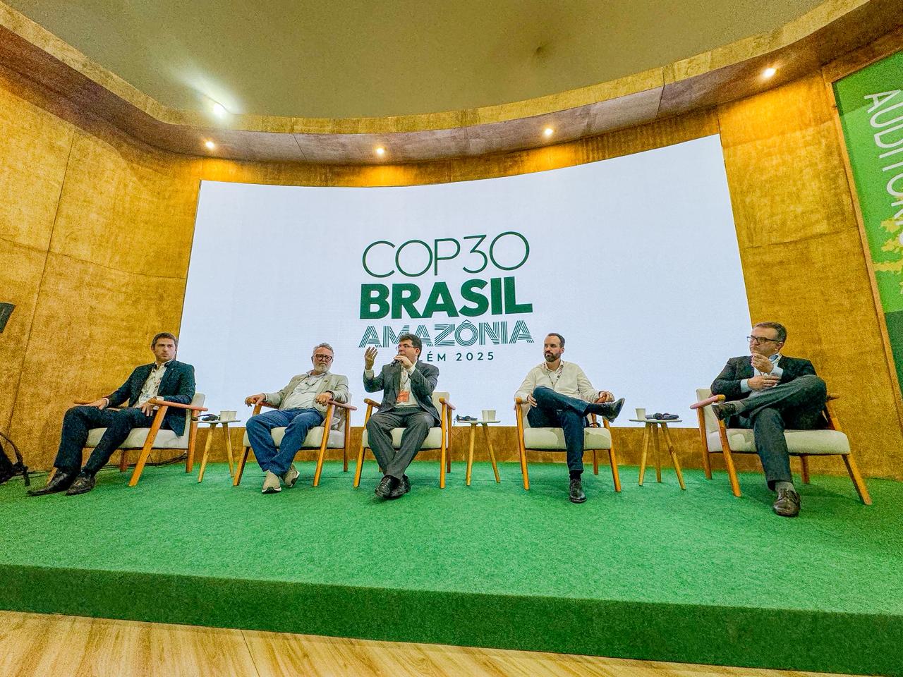 Na COP30, Rafael Fonteles apresenta estratégias do Piauí para neutralidade climática, com valorização de biomas e transição energética