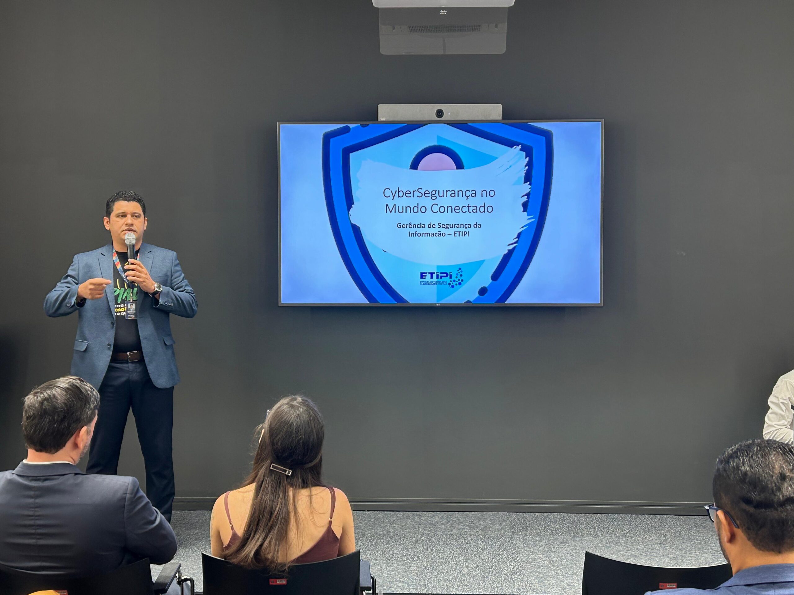Etipi alerta piauienses sobre golpes virtuais durante o período da Black Friday
