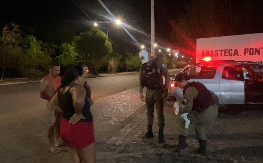 Bebê engasgado é salvo por policial militar após pais pedirem socorro em Teresina